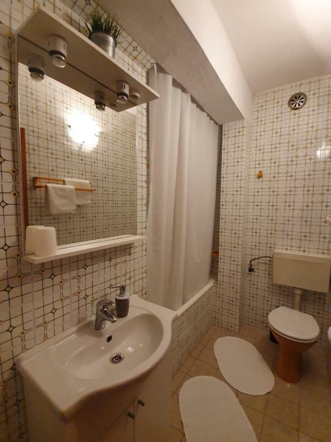 Apartmani Renata Brela Bagian luar foto